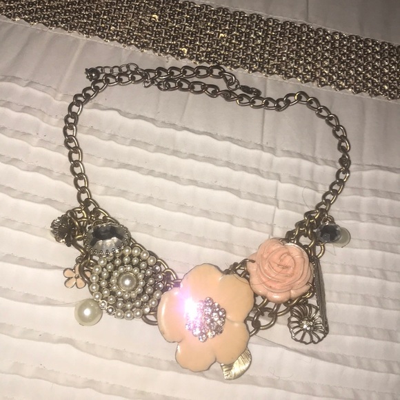 Lord and Taylor fashion necklace - Picture 1 of 3